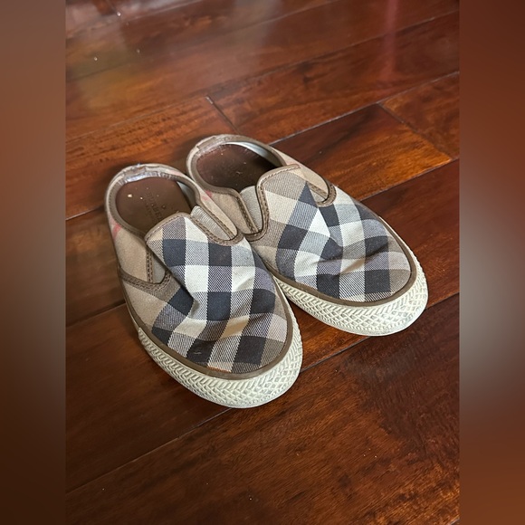 Authentic Burberry Nova Check Sneaker - Picture 1 of 5